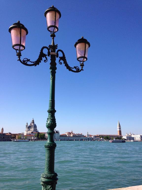 Venetian Mood: Secret Garden Apartment Bagian luar foto