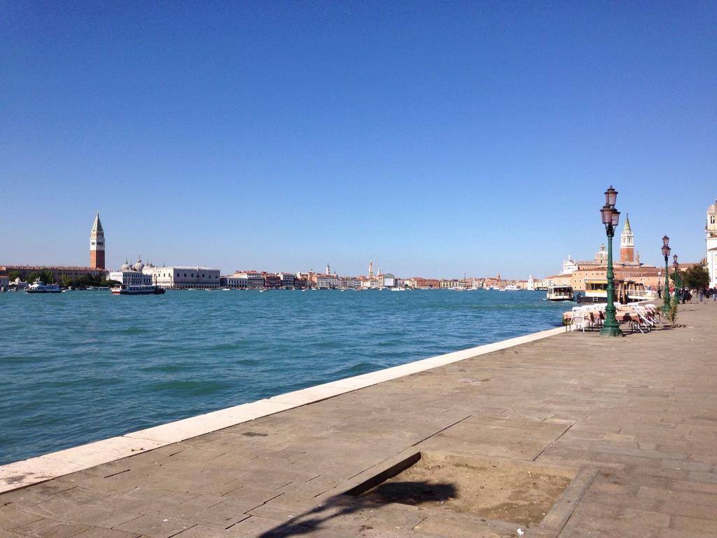 Venetian Mood: Secret Garden Apartment Bagian luar foto
