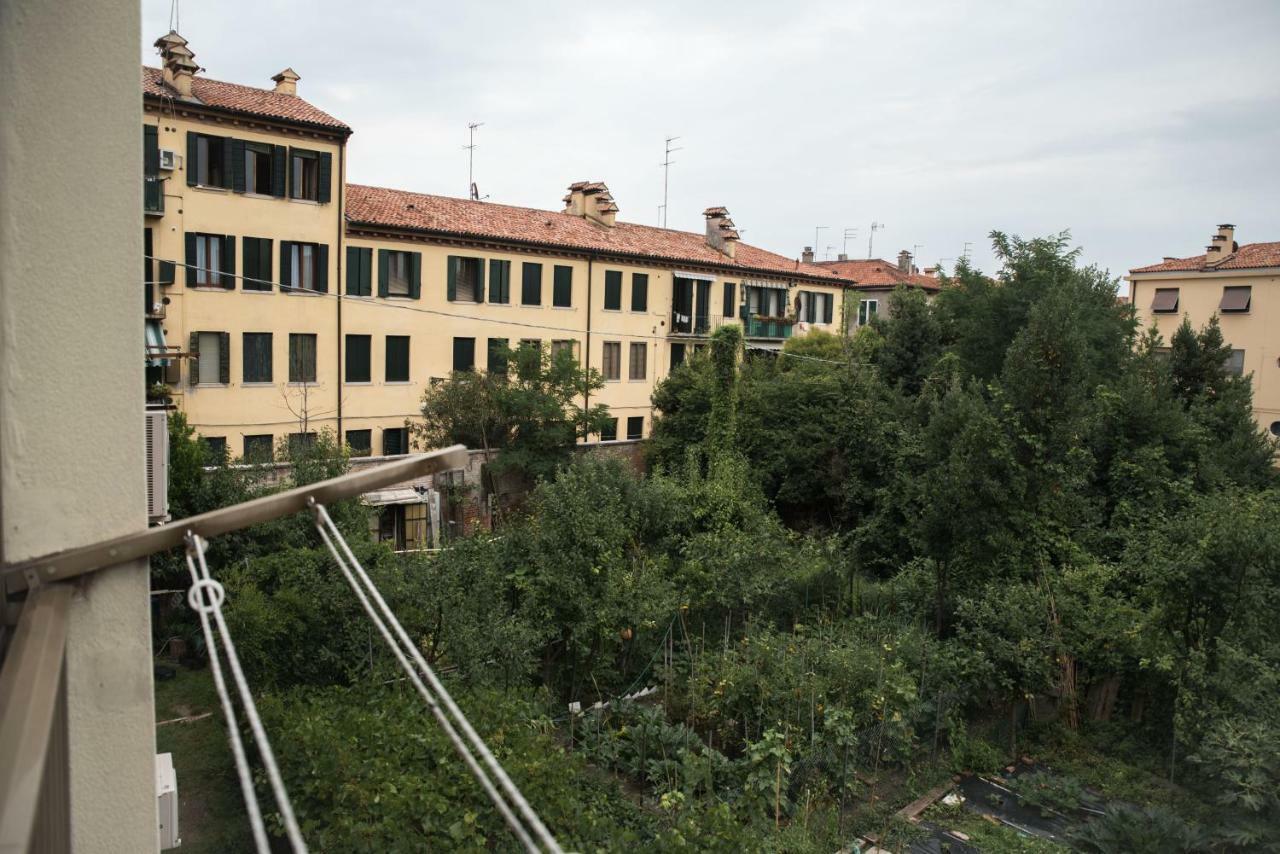 Venetian Mood: Secret Garden Apartment Bagian luar foto