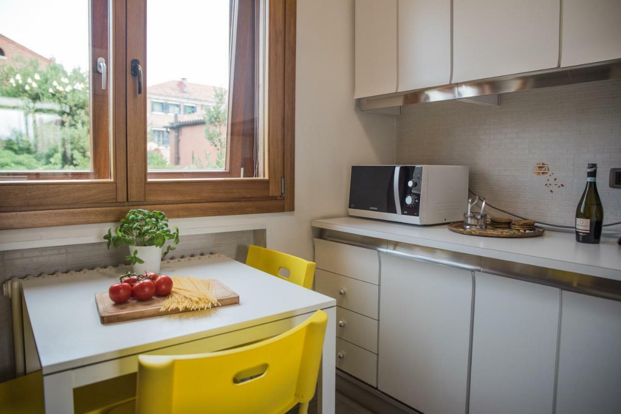 Venetian Mood: Secret Garden Apartment Bagian luar foto